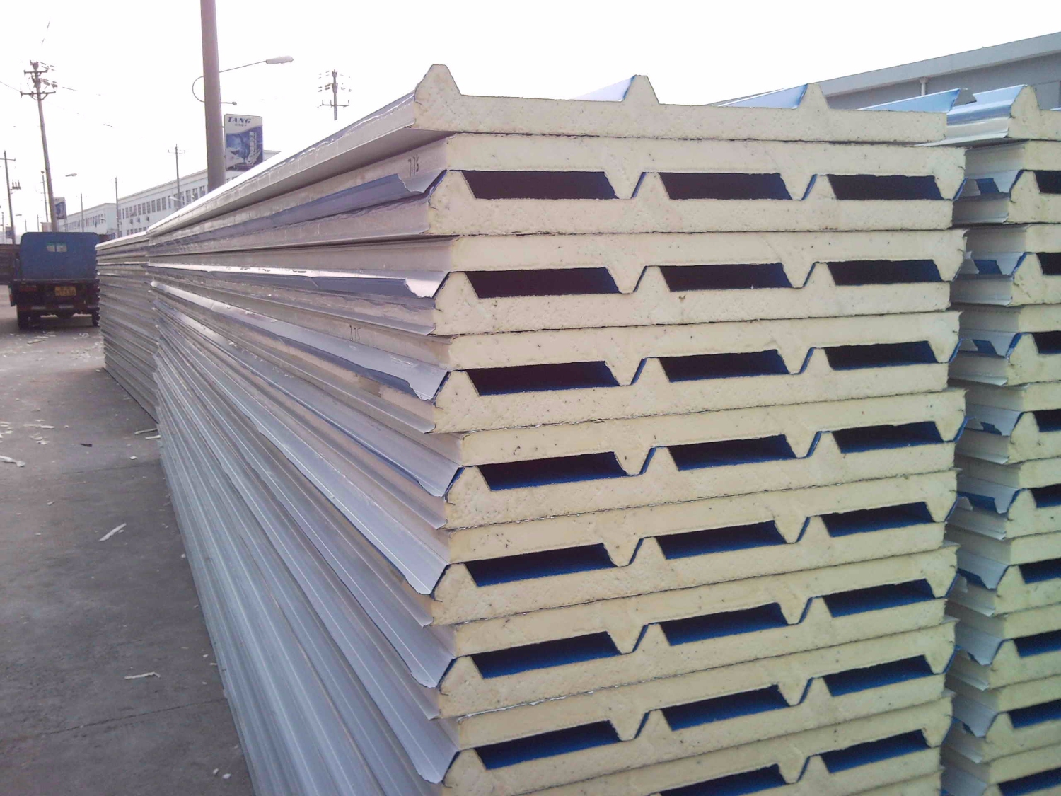 ton pu cach nhiet polyurethane sandwich panels toncachnhietmico com vn 1